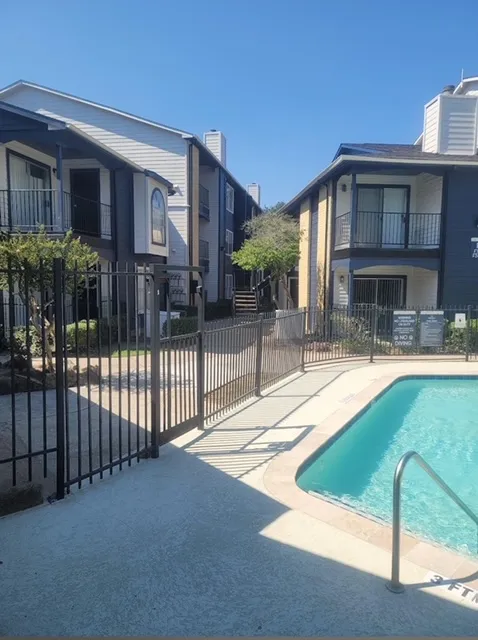 Mira Bella — Exterior & Grounds