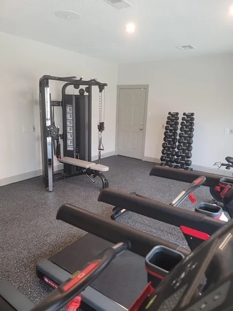Mira Bella — Pool & Amenities