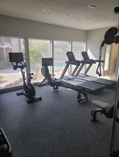 Mira Bella — Pool & Amenities
